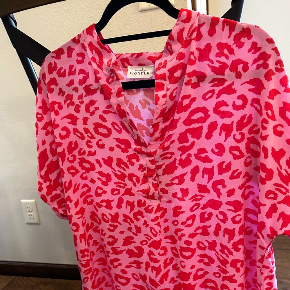 ANDREE BY UNIT EMILY WONDER SASSY & SOPHISTICATED ANIMAL PRINT BLOUSE